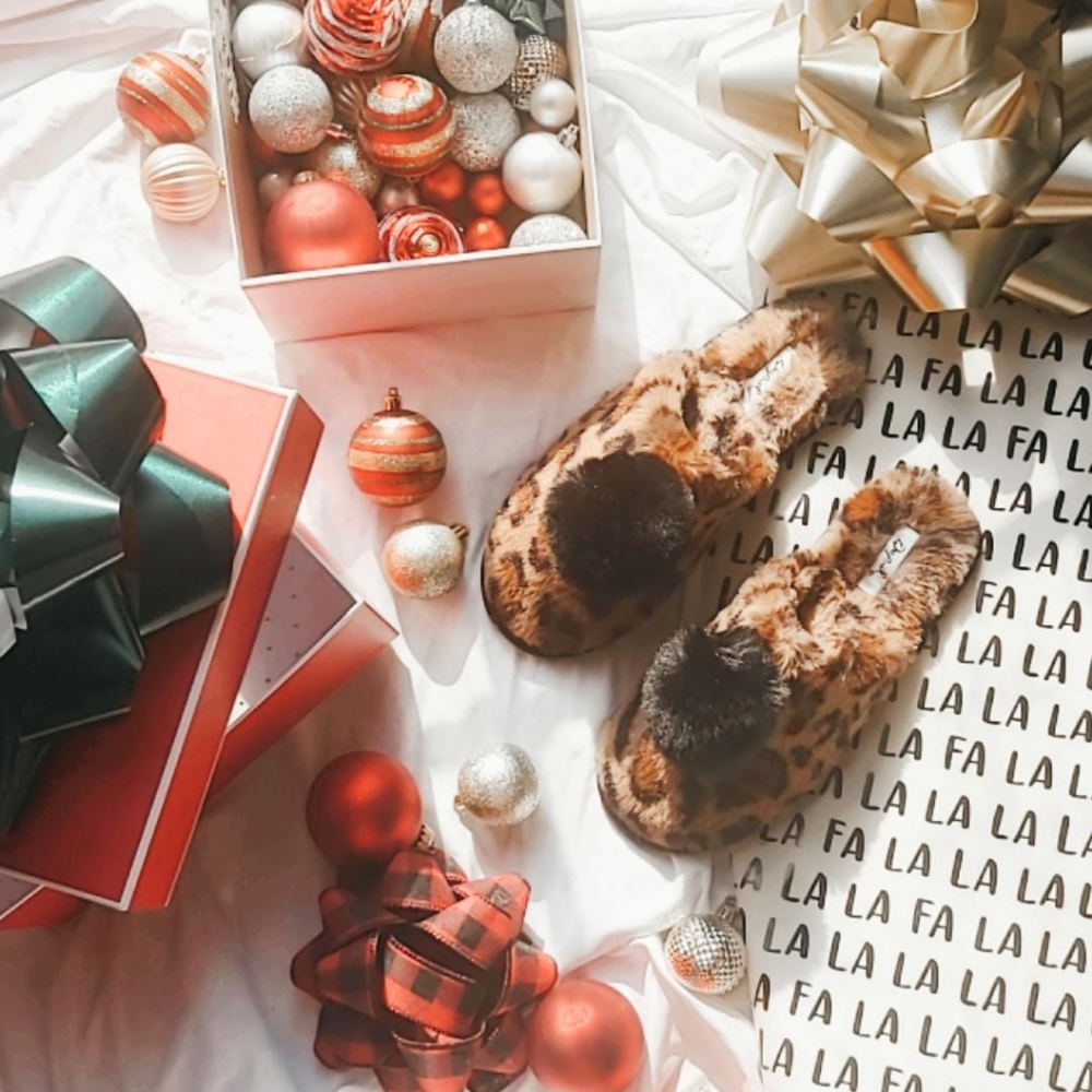 🆕️Holiday Collection//LEOPARD SLIPPERS - Picture 6 of 9